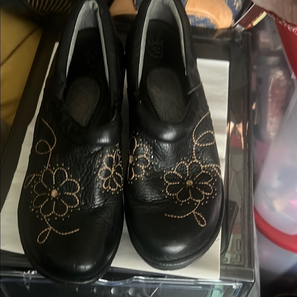 Ariat Black Floral Women's Bohemian ATS clogs, size 8.5b